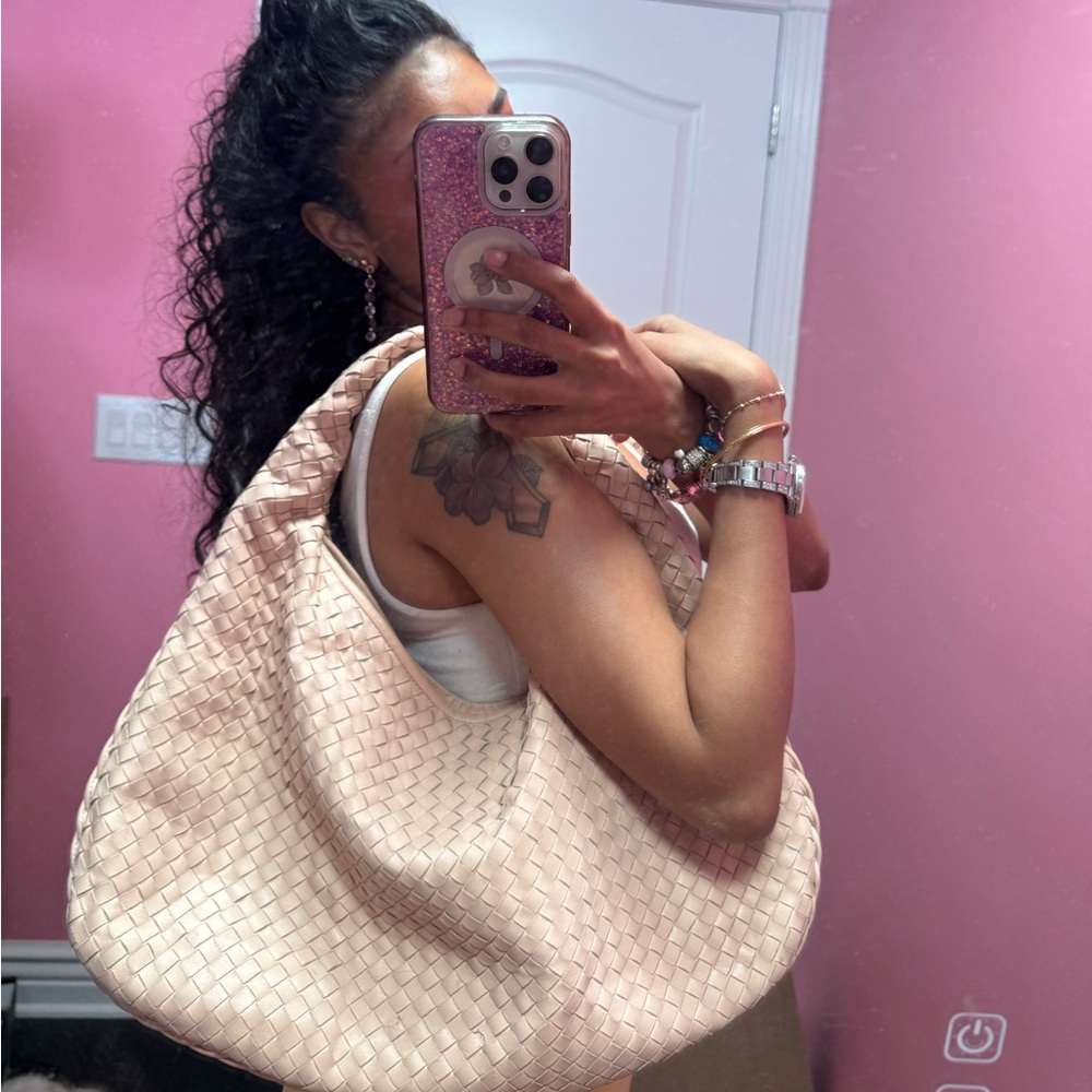 SOLD SORRY!! 🩷BOTTEGA Vintage Large Hobo